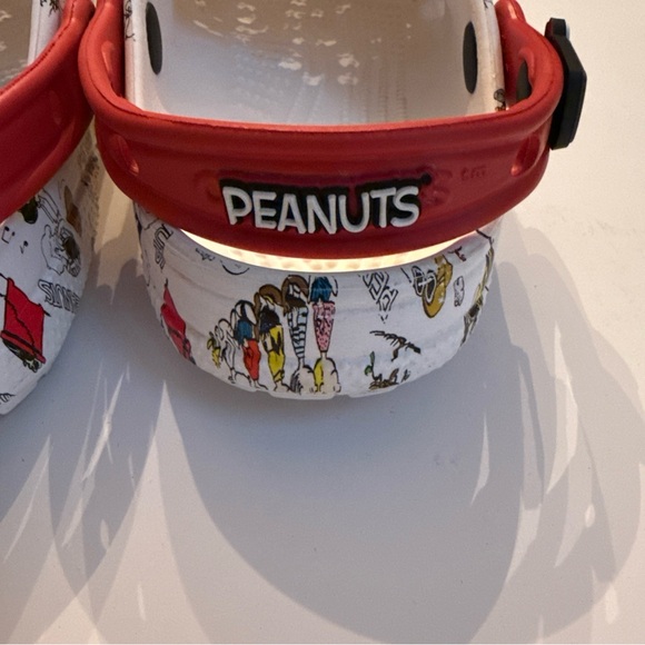 Peanuts Snoopy Charlie Brown Kids Unisex Size 4 Crocs Like New Condition - Picture 6 of 10
